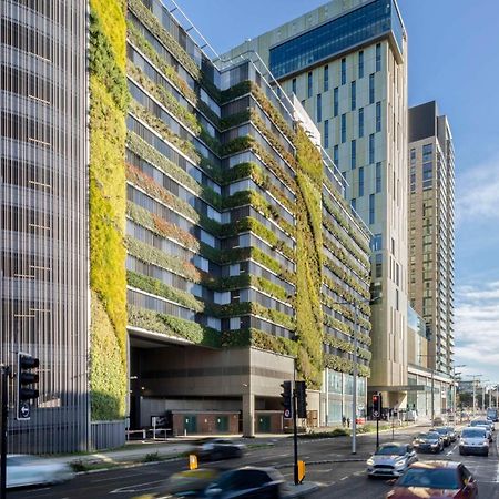 Hilton Woking Exterior foto