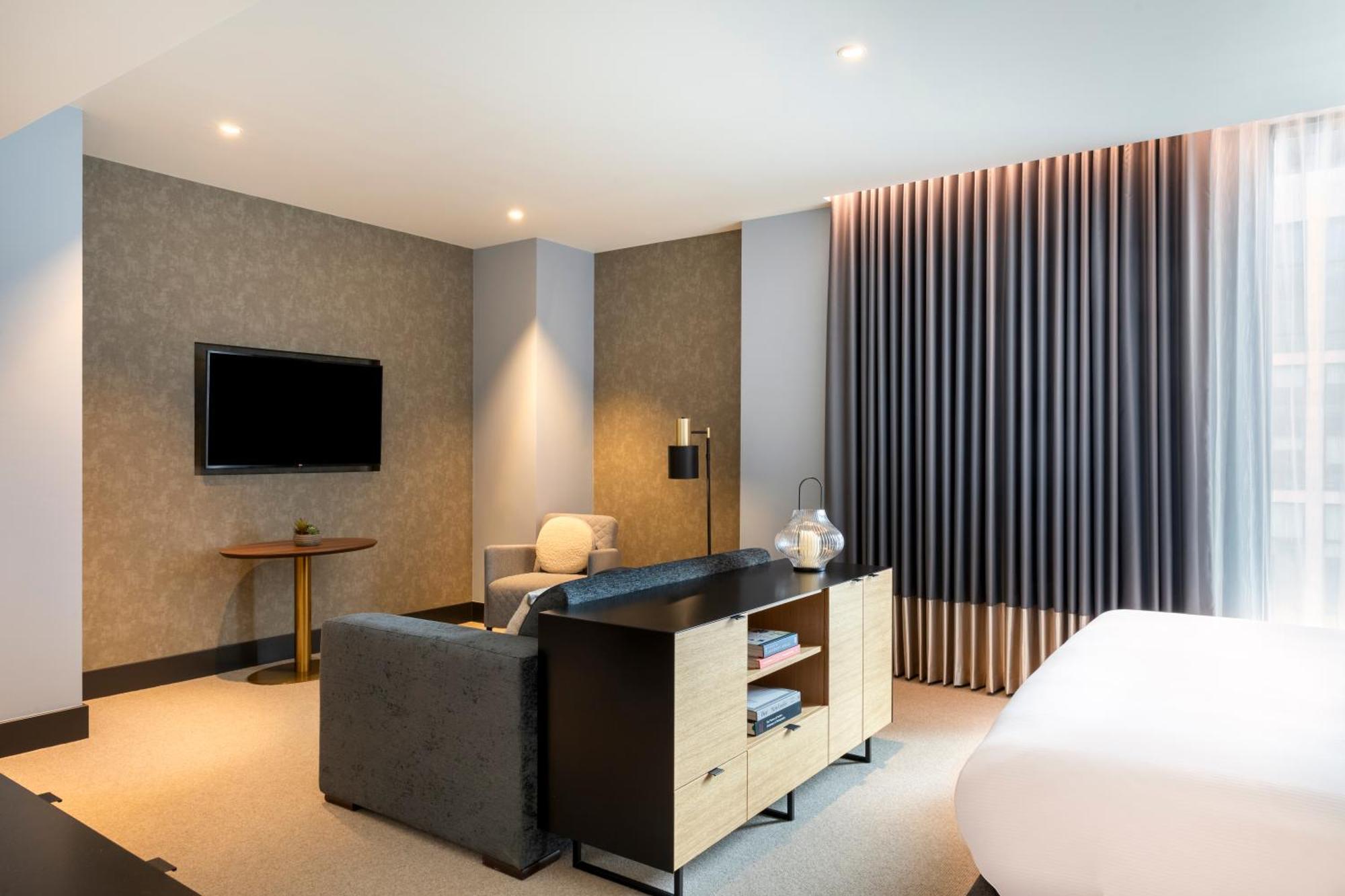 Hilton Woking Exterior foto