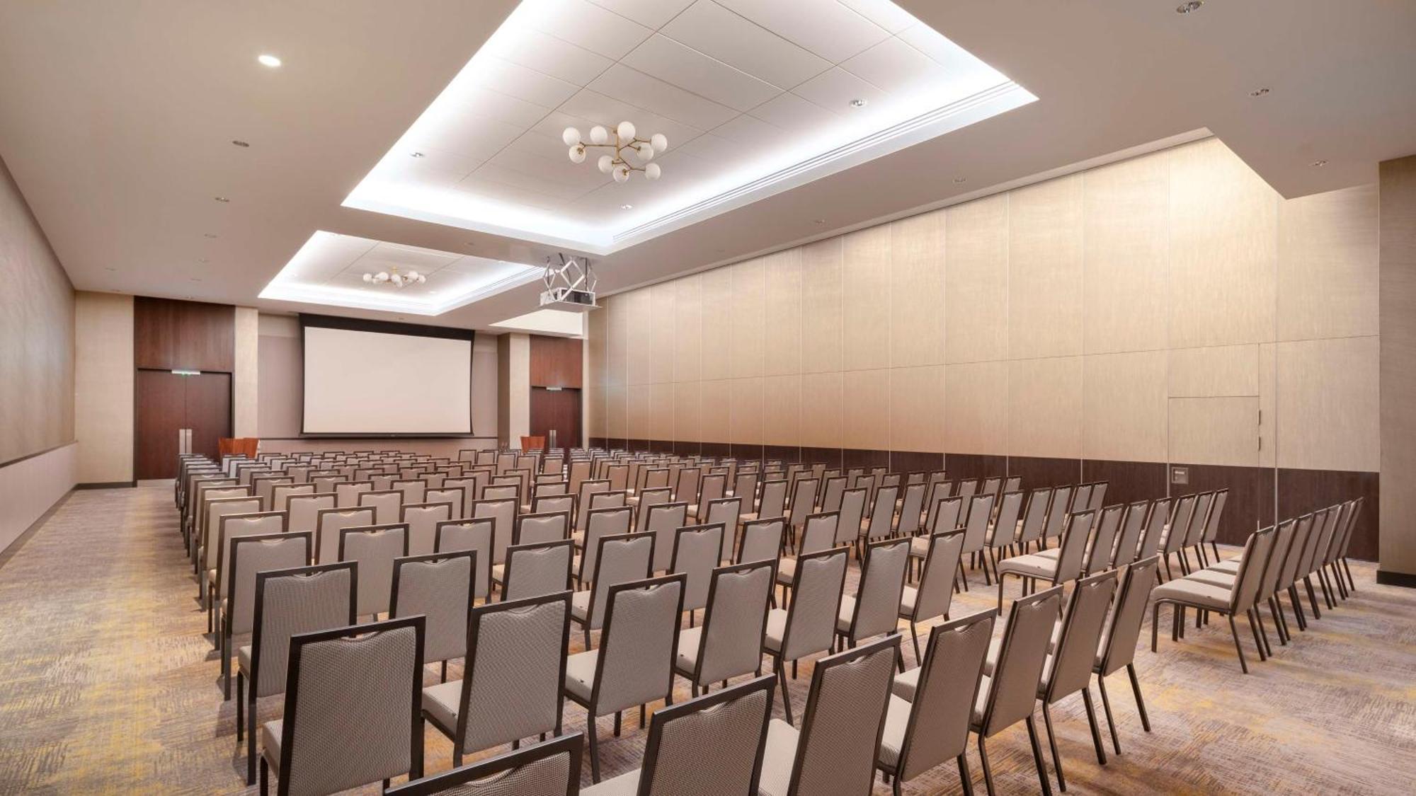 Hilton Woking Exterior foto