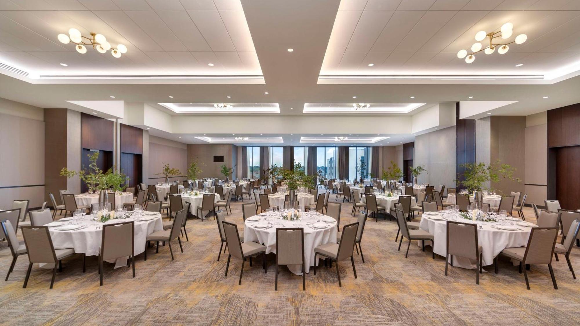 Hilton Woking Exterior foto