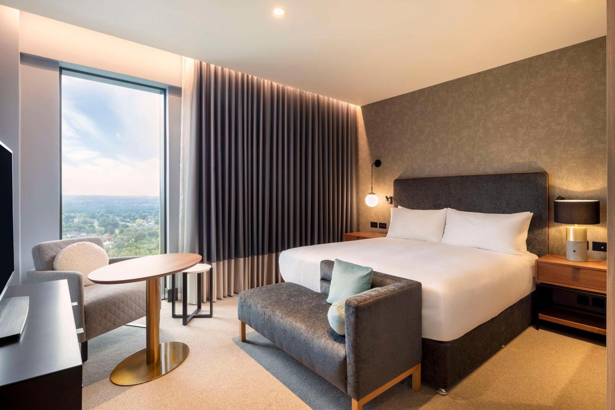 Hilton Woking Exterior foto