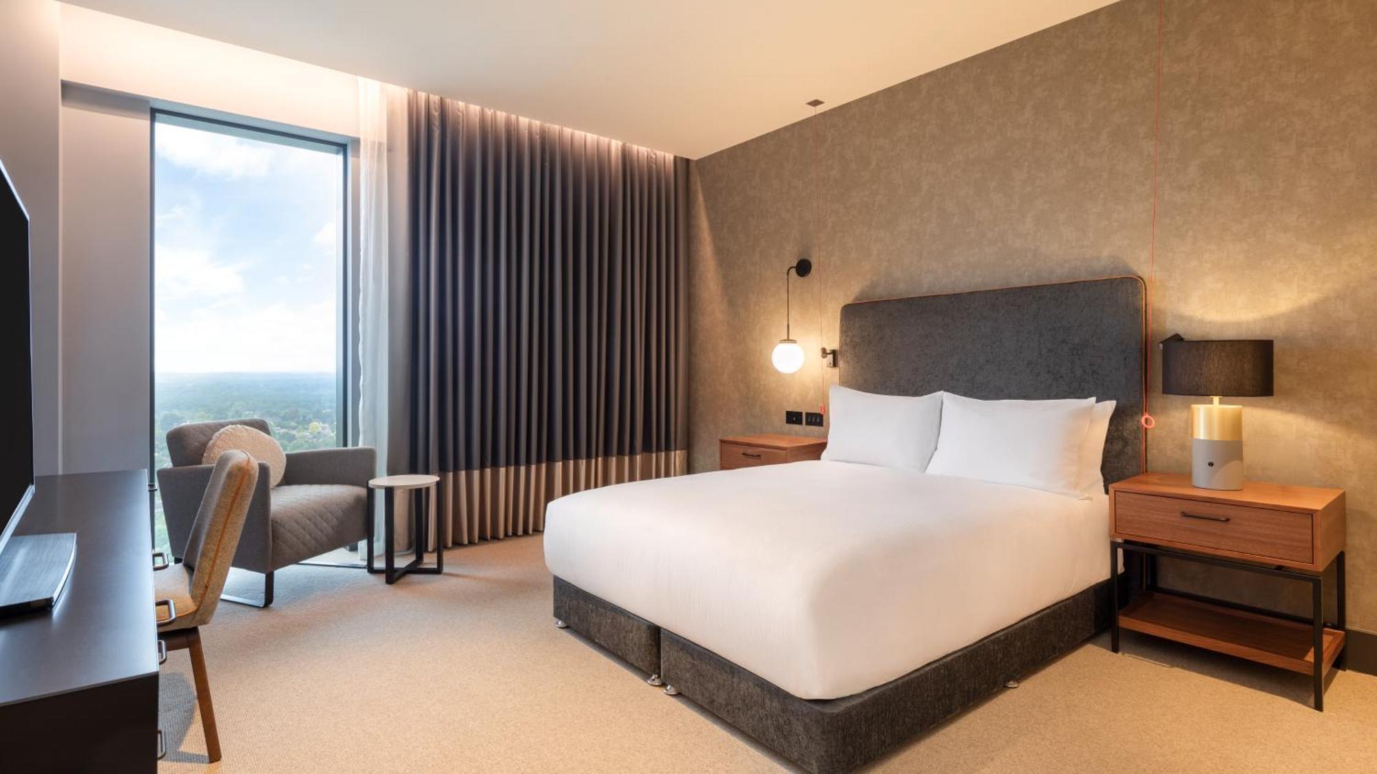 Hilton Woking Exterior foto