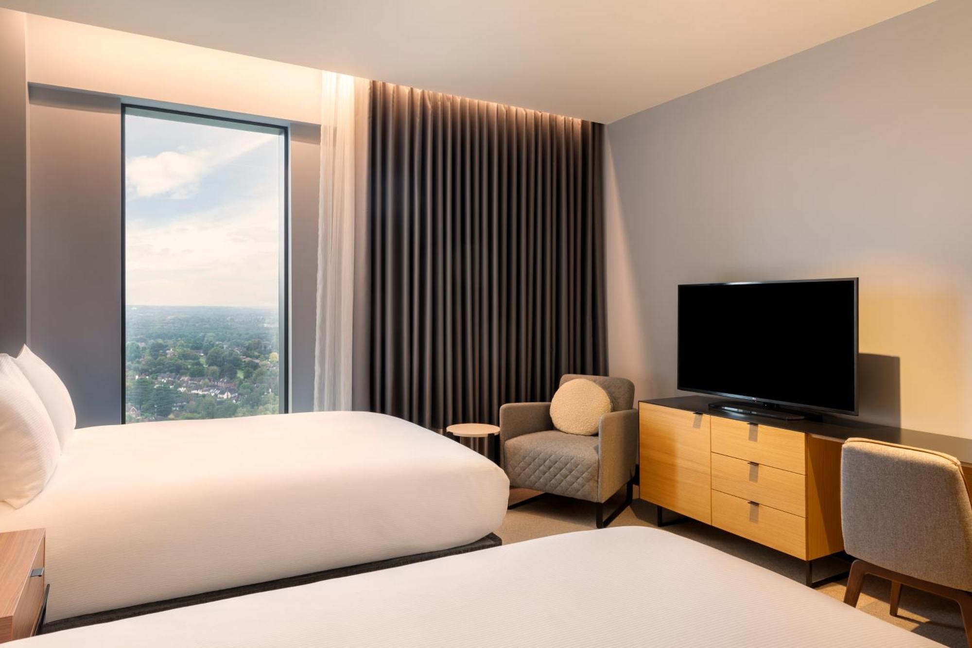 Hilton Woking Exterior foto