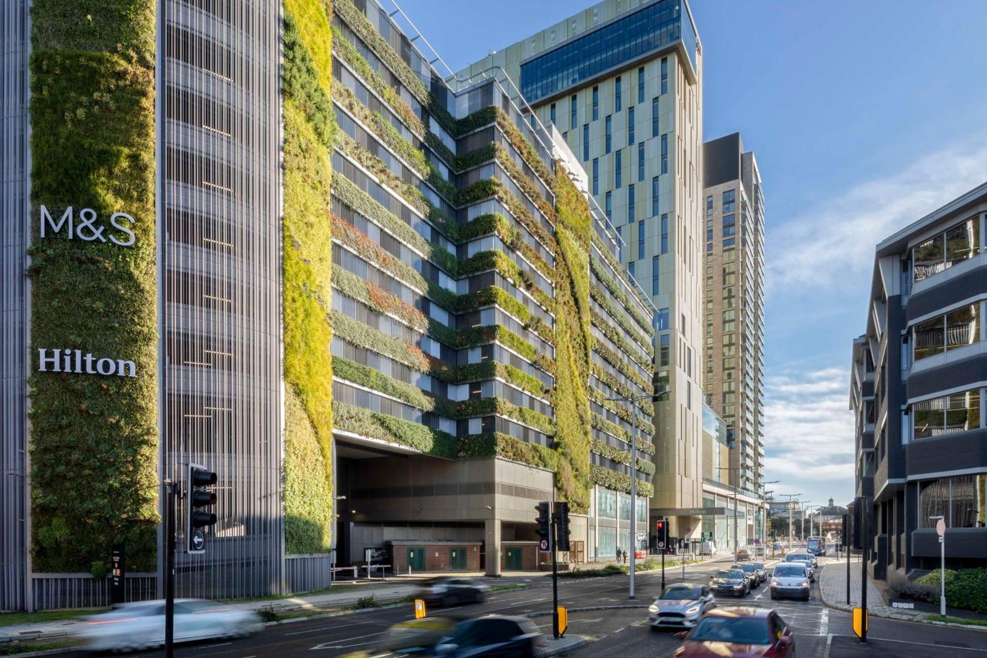 Hilton Woking Exterior foto
